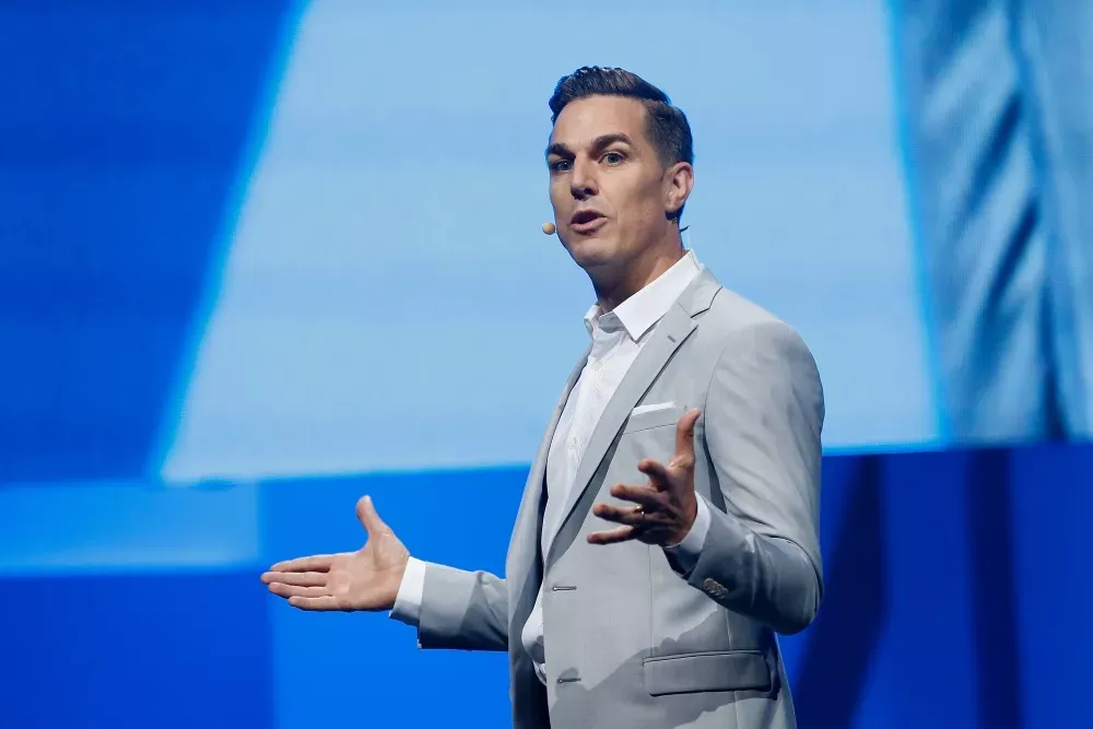 Disney Considera CEO da Electronic Arts como Possível Sucessor de Bob Iger