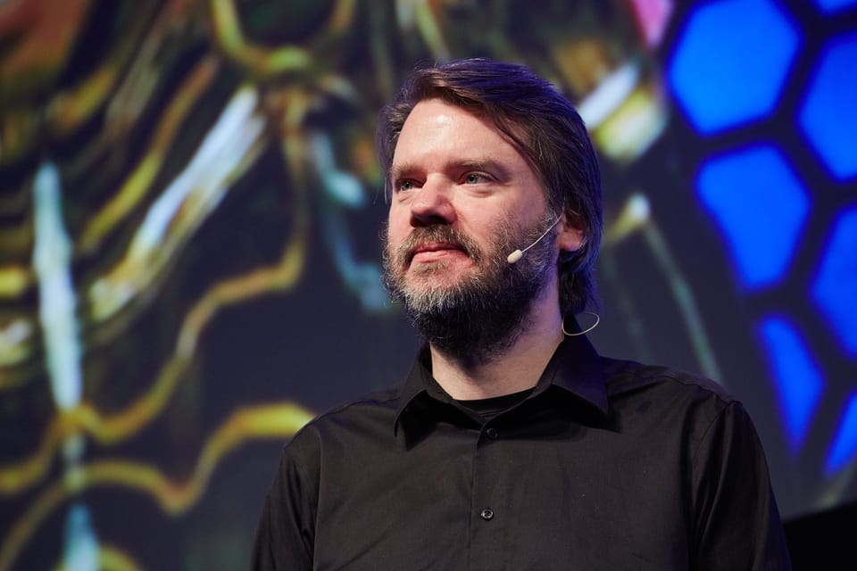 Ex-roteirista da Valve critica Tim Sweeney após demissões na Epic: “Gabe é melhor nisso do que você”